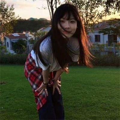 红唇相吻